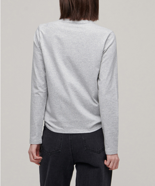 MUSINSA STANDARD WOMAN（ムシンサスタンダードウーマン）の「ウィメンズフレキシブルクルーネック長袖Tシャツ[ミディアムグレー]（Tシャツ/カットソー・レディース・その他・SMALL/MEDIUM/LARGE/X-LARGE/X-SMALL）」の5枚目の写真