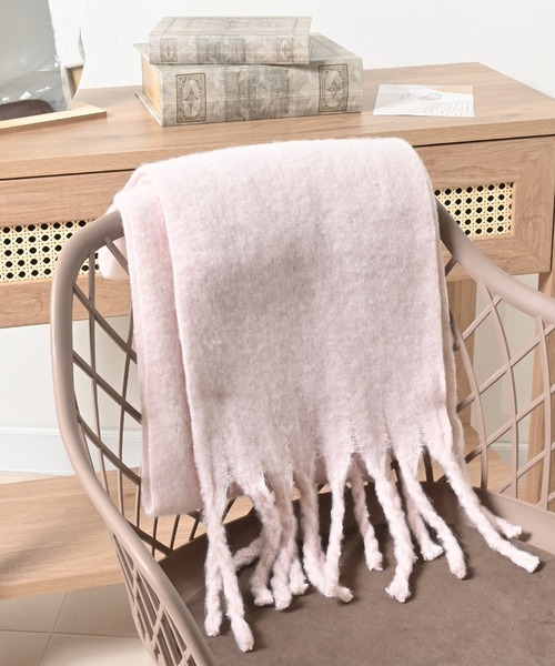 Honeys（ハニーズ）の「太フリンジマフラー・無地（マフラー・レディース・ブラウン/レッド/アイボリー/ライトピンク/ブルー・FREE）」の5枚目の写真