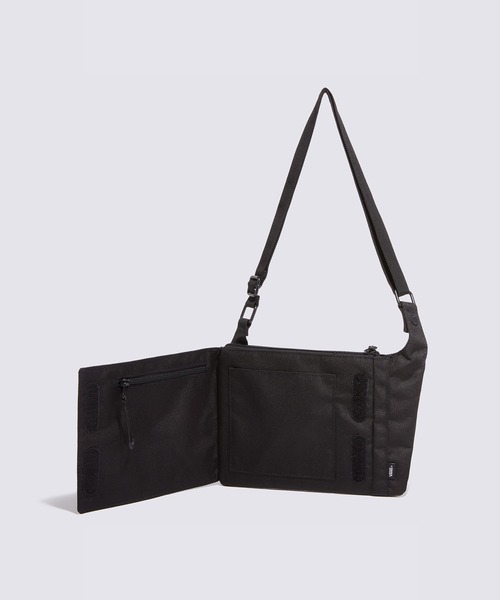 VANS（バンズ）の「クロスボディー ロゴバッグ / CROSSBODY LOGO BAG Black VN000KDKBLK1（ボディバッグ/ウエストポーチ・メンズ・ブラック・ONE SIZE）」の3枚目の写真