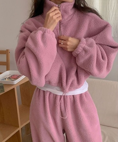Aelina(エリナ)の「ボアスタンドカラージップストップス&スラックスセットアップ(セットアップ・レディース・ベージュ/ピンク・FREE)」の1枚目の写真