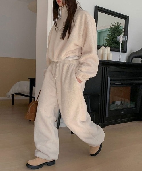 Aelina(エリナ)の「ボアスタンドカラージップストップス&スラックスセットアップ(セットアップ・レディース・ベージュ/ピンク・FREE)」の4枚目の写真