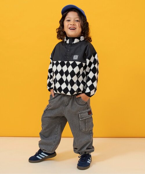 BREEZE（ブリーズ）の「【セットアップ可】総柄フリーススナッププルオーバー_ジュニア対応（スウェット・キッズ・ブラック/ベージュ・90/100/110/120/130/140/150）」の4枚目の写真