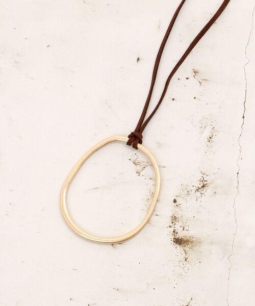 le.coeur blanc(ルクールブラン)の「O スエードコードオーバルネックレス(ネックレス・レディース・ブラウン・FREE)」の6枚目の写真