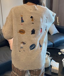 刺繍入りデザインニット