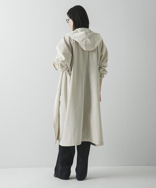 URBAN RESEARCH（アーバンリサーチ）の「フーディー2WAYトレンチコート（トレンチコート・レディース・ベージュ/ライトベージュ・38/36）」の3枚目の写真