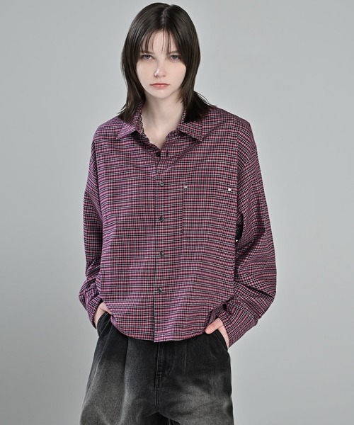 ADRER(アドラー)の「Cropped Regular Collar Silhouette Shirt / クロップド・レギュラーカラー・シルエット・シャツ(シャツ/ブラウス・メンズ・ブルー系1/ホワイト系1/ブラック系1/ブラック系2/ライトブルー/ブラック/ホワイト/レッド系1・M/S/XS/L)」の9枚目の写真