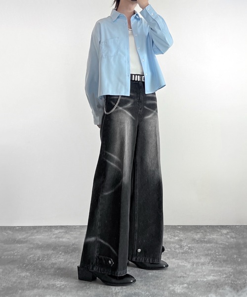 ADRER(アドラー)の「Cropped Regular Collar Silhouette Shirt / クロップド・レギュラーカラー・シルエット・シャツ(シャツ/ブラウス・メンズ・ブルー系1/ホワイト系1/ブラック系1/ブラック系2/ライトブルー/ブラック/ホワイト/レッド系1・M/S/XS/L)」の20枚目の写真