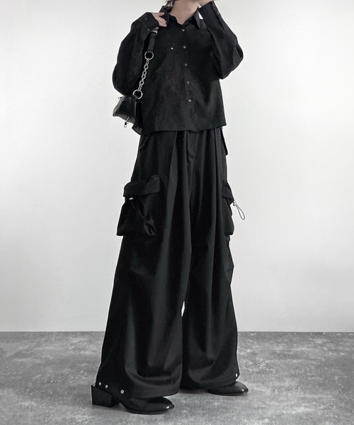 ADRER(アドラー)の「Cropped Regular Collar Silhouette Shirt / クロップド・レギュラーカラー・シルエット・シャツ(シャツ/ブラウス・メンズ・ブルー系1/ホワイト系1/ブラック系1/ブラック系2/ライトブルー/ブラック/ホワイト/レッド系1・M/S/XS/L)」の21枚目の写真