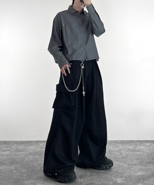 ADRER（アドラー）の「Cropped Regular Collar Silhouette Shirt / クロップド・レギュラーカラー・シルエット・シャツ（シャツ/ブラウス・メンズ・ブルー系1/ホワイト系1/ブラック系1・M/S/XS/L）」の5枚目の写真