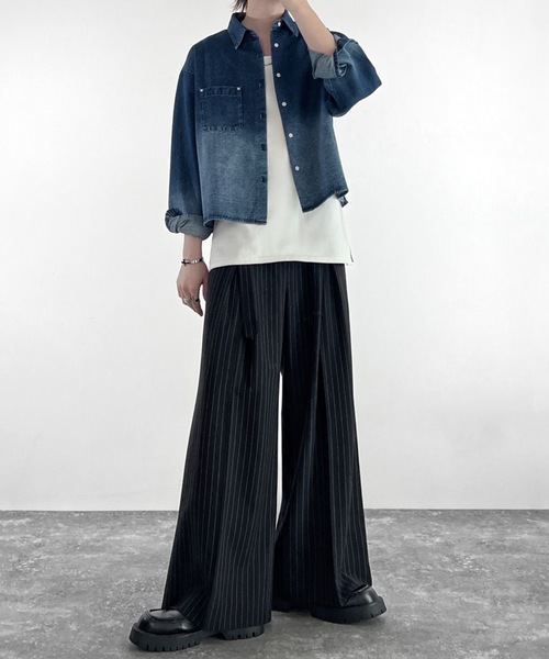 ADRER（アドラー）の「Cropped Regular Collar Silhouette Shirt / クロップド・レギュラーカラー・シルエット・シャツ（シャツ/ブラウス・メンズ・ブルー系1/ホワイト系1/ブラック系1・M/S/XS/L）」の7枚目の写真