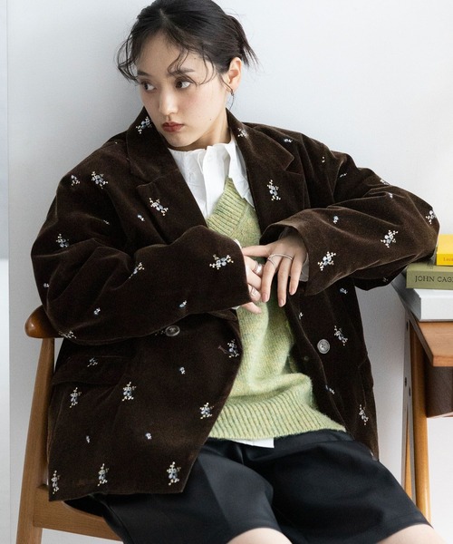 RAGEBLUE（レイジブルー）の「フラワー刺繍/ベロアテーラードジャケット（テーラードジャケット・レディース・ブラック/ブラウン・FREE）」の2枚目の写真