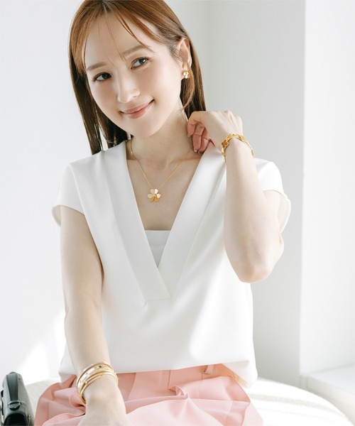 UR'S(ユアーズ)の「Vネックポンチノースリーブトップス(Tシャツ/カットソー・レディース・ホワイト/ベージュ/ブラック・L/M/S)」の7枚目の写真