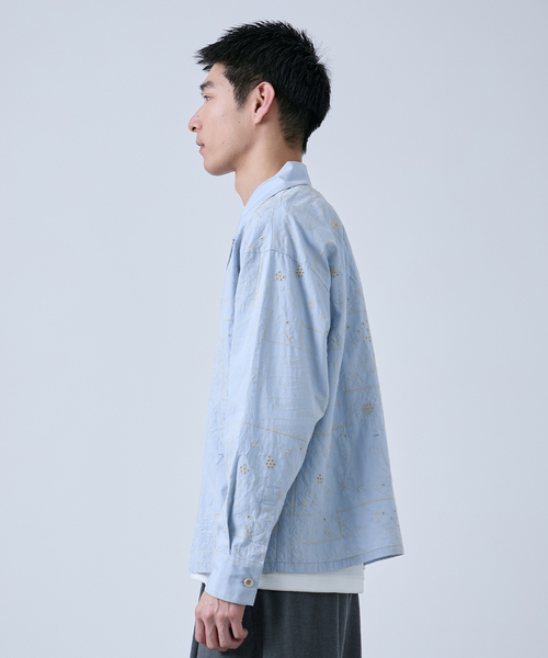 B.C STOCK（ベーセーストック）の「【Deux Allures/ドゥ アリュール】エンブロイダリー オープンカラーシャツ（シャツ/ブラウス・メンズ・ブルー/ブラック・FREE）」の13枚目の写真