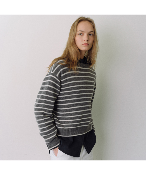 URAGO(ユラーゴ)の「Merino wool stripe knit(ニット/セーター・レディース・ネイビー/ベージュ/ライトグレー・FREE)」の1枚目の写真