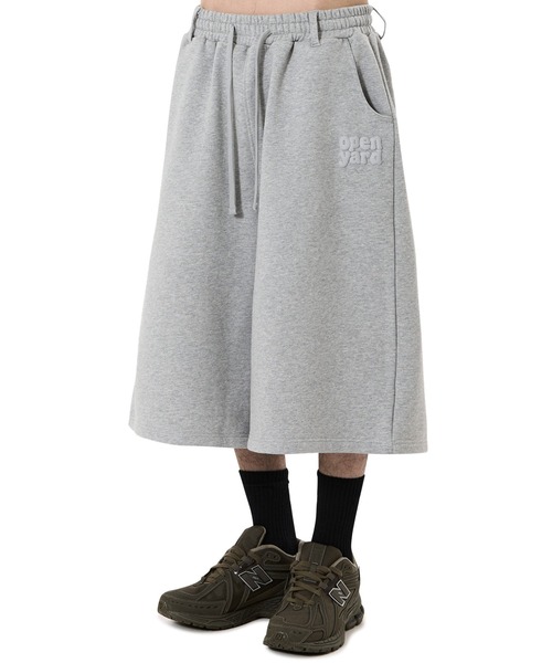 OY(オーワイ)の「『OY/オーワイ』PUFF LOGO SWEAT SHORTS/パフロゴショートスウェットパンツ(スウェットパンツ・メンズ・ブラック/グレー・L/M)」の2枚目の写真