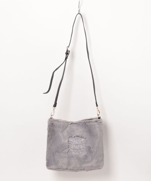 macocca(マコッカ)の「刺繍 2WAY エコファーバッグ(ハンドバッグ・レディース・ブラック/グレー/モカ・FREE)」の2枚目の写真