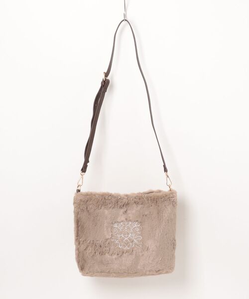 macocca(マコッカ)の「刺繍 2WAY エコファーバッグ(ハンドバッグ・レディース・ブラック/グレー/モカ・FREE)」の3枚目の写真