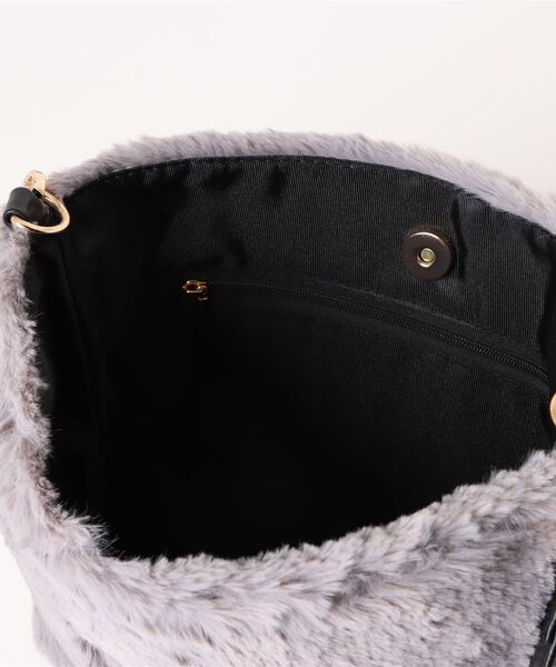 macocca(マコッカ)の「刺繍 2WAY エコファーバッグ(ハンドバッグ・レディース・ブラック/グレー/モカ・FREE)」の10枚目の写真