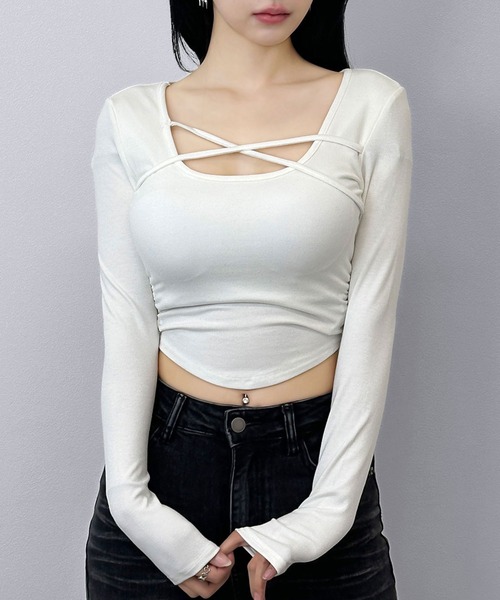 FOLLOWIN(フォロウィン)の「【3color/パット付き】クロスラインネックデザインロングスリーブ(Tシャツ/カットソー・レディース・ホワイト/グレー/ブラック・FREE)」の1枚目の写真