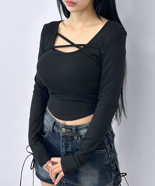 FOLLOWIN(フォロウィン)の「【3color/パット付き】クロスラインネックデザインロングスリーブ(Tシャツ/カットソー・レディース・ホワイト/グレー/ブラック・FREE)」の2枚目の写真