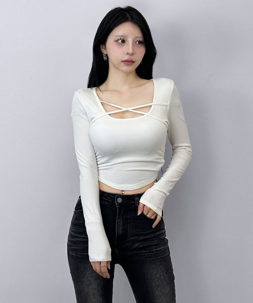 FOLLOWIN(フォロウィン)の「【3color/パット付き】クロスラインネックデザインロングスリーブ(Tシャツ/カットソー・レディース・ホワイト/グレー/ブラック・FREE)」の11枚目の写真