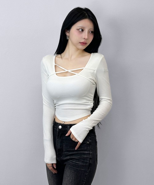 FOLLOWIN(フォロウィン)の「【3color/パット付き】クロスラインネックデザインロングスリーブ(Tシャツ/カットソー・レディース・ホワイト/グレー/ブラック・FREE)」の12枚目の写真