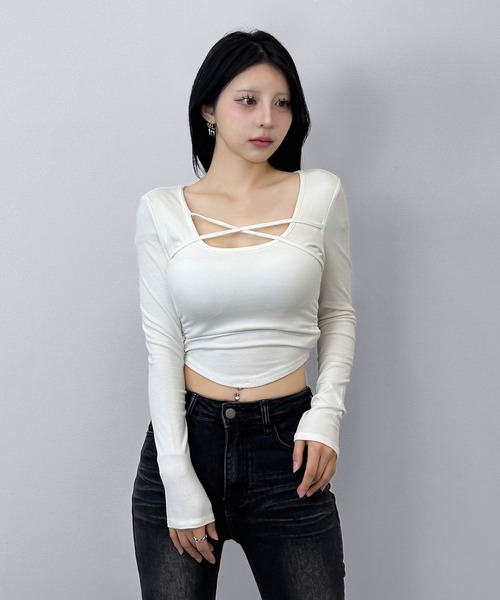 FOLLOWIN(フォロウィン)の「【3color/パット付き】クロスラインネックデザインロングスリーブ(Tシャツ/カットソー・レディース・ホワイト/グレー/ブラック・FREE)」の15枚目の写真