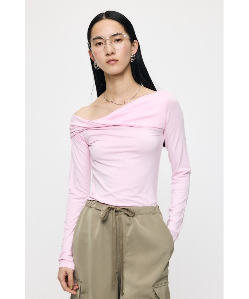MOUSSY（マウジー）の「ASYMMETRY TWIST NECK トップス（Tシャツ/カットソー・レディース・ブラック/杢グレー/ライトピンク・FREE）」の5枚目の写真