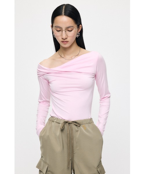 MOUSSY（マウジー）の「ASYMMETRY TWIST NECK トップス（Tシャツ/カットソー・レディース・ブラック/杢グレー/ライトピンク・FREE）」の8枚目の写真