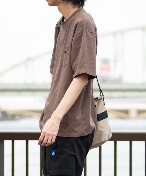 GERRY（ジェリー）の「【ag】〔GERRY/ジェリー〕冷感スラブ天竺 ポケット付き ピスデザイン半袖Tシャツ 接触冷感/吸水速乾（Tシャツ/カットソー・メンズ・ブラウン/ブラック/アイボリー・LARGE/MEDIUM）」の11枚目の写真