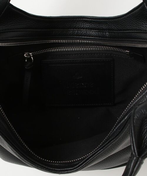 Vivienne Westwood（ヴィヴィアンウエストウッド）の「PU GRAIN ROUND TOTE SMALL（トートバッグ・レディース・パープル/ブラック・FREE）」の5枚目の写真