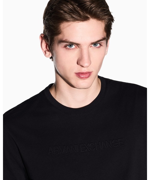 ARMANI EXCHANGE(アルマーニエクスチェンジ)の「【A|X アルマーニ エクスチェンジ】エンボスロゴ 半袖クルーネックTシャツ/SLIM(Tシャツ/カットソー・メンズ・ブラック・XX-LARGE/X-SMALL/X-LARGE/SMALL/MEDIUM/LARGE)」の1枚目の写真