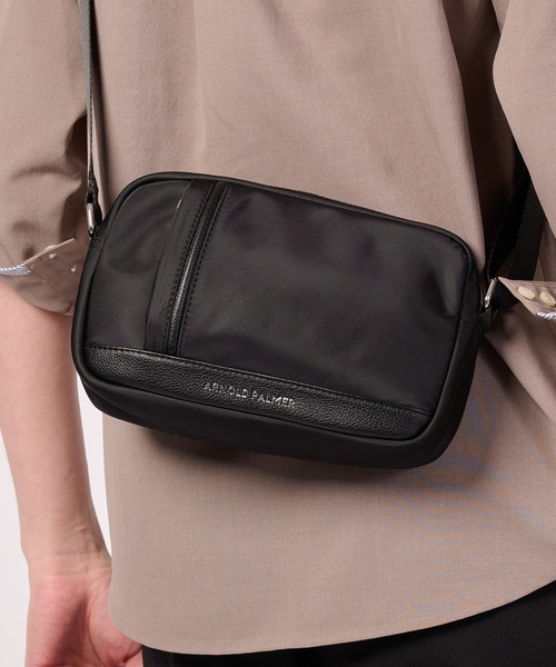 Arnold Palmer(アーノルドパーマー)の「ポリツイル ショルダーバッグ(ショルダーバッグ・メンズ・ブラック/ネイビー/グリーン・F)」の4枚目の写真
