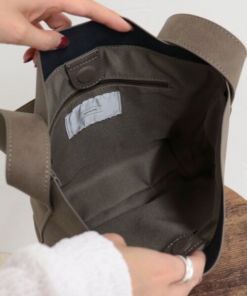 fredy emue（フレディエミュ）の「【BEAURE/ビュレ】ヌバックワンショルバッグ（ショルダーバッグ・レディース・グレイッシュベージュ/ベージュ・FREE）」の7枚目の写真