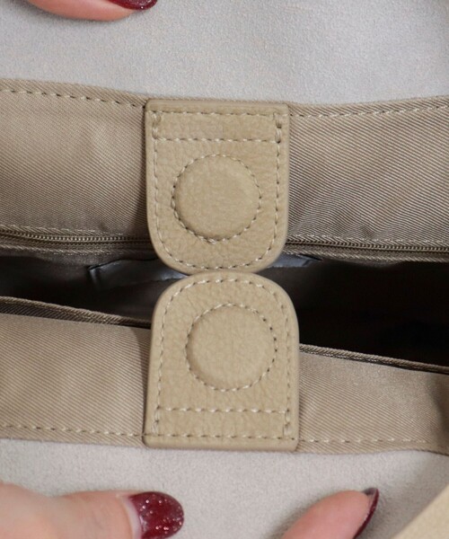 fredy emue（フレディエミュ）の「【BEAURE/ビュレ】ヌバックワンショルバッグ（ショルダーバッグ・レディース・グレイッシュベージュ/ベージュ・FREE）」の15枚目の写真