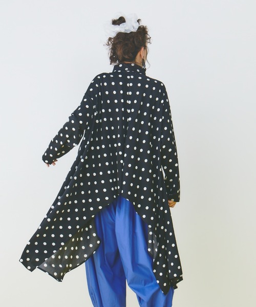manana suerte（マニャーナスエルテ）の「サイドロングシャツ（シャツ/ブラウス・レディース・ドット/ブラック・FREE）」の3枚目の写真