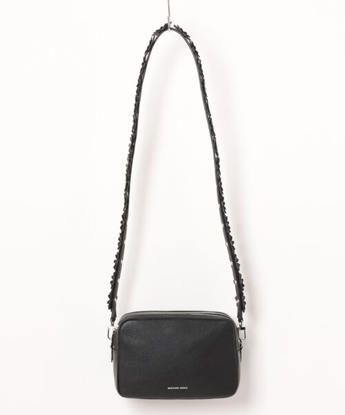 MICHAEL KORS(マイケルコース)の「BRYANT ペブルレザー カメラ クロスボディ ミディアム(ショルダーバッグ・レディース・ブラック・FREE)」の5枚目の写真