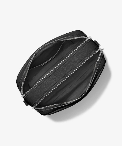 MICHAEL KORS(マイケルコース)の「BRYANT ペブルレザー カメラ クロスボディ ミディアム(ショルダーバッグ・レディース・ブラック・FREE)」の3枚目の写真