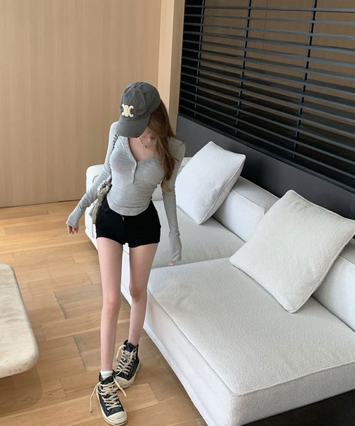 Songe(ソンジュ)の「フロントボタン深Vネックリブカットソー(Tシャツ/カットソー・レディース・ベージュ/ホワイト/グレー・M/L)」の9枚目の写真