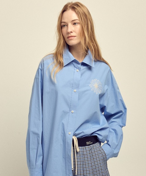 Mardi Mercredi（マルディメクルディ）の「COTTON OVERSIZED POPLIN SHIRT / コットン オーバーサイズ ポプリン シャツ（シャツ/ブラウス・レディース・ブルー/ホワイト・FREE）」の2枚目の写真