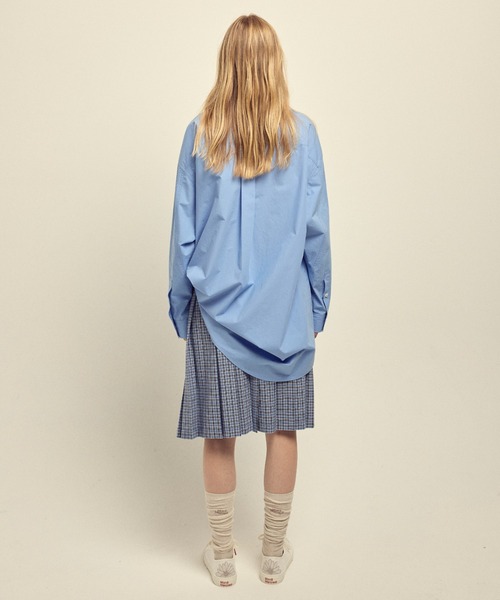 Mardi Mercredi（マルディメクルディ）の「COTTON OVERSIZED POPLIN SHIRT / コットン オーバーサイズ ポプリン シャツ（シャツ/ブラウス・レディース・ブルー/ホワイト・FREE）」の14枚目の写真