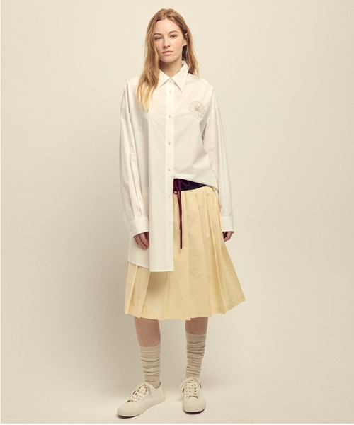 Mardi Mercredi（マルディメクルディ）の「COTTON OVERSIZED POPLIN SHIRT / コットン オーバーサイズ ポプリン シャツ（シャツ/ブラウス・レディース・ブルー/ホワイト・FREE）」の4枚目の写真