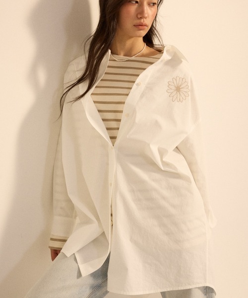 Mardi Mercredi（マルディメクルディ）の「COTTON OVERSIZED POPLIN SHIRT / コットン オーバーサイズ ポプリン シャツ（シャツ/ブラウス・レディース・ブルー/ホワイト・FREE）」の8枚目の写真