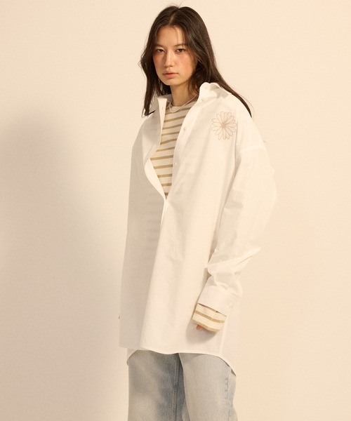 Mardi Mercredi（マルディメクルディ）の「COTTON OVERSIZED POPLIN SHIRT / コットン オーバーサイズ ポプリン シャツ（シャツ/ブラウス・レディース・ブルー/ホワイト・FREE）」の7枚目の写真