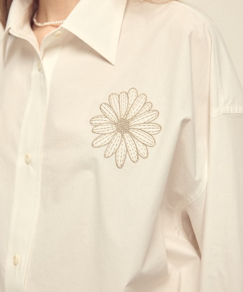 Mardi Mercredi（マルディメクルディ）の「COTTON OVERSIZED POPLIN SHIRT / コットン オーバーサイズ ポプリン シャツ（シャツ/ブラウス・レディース・ブルー/ホワイト・FREE）」の9枚目の写真