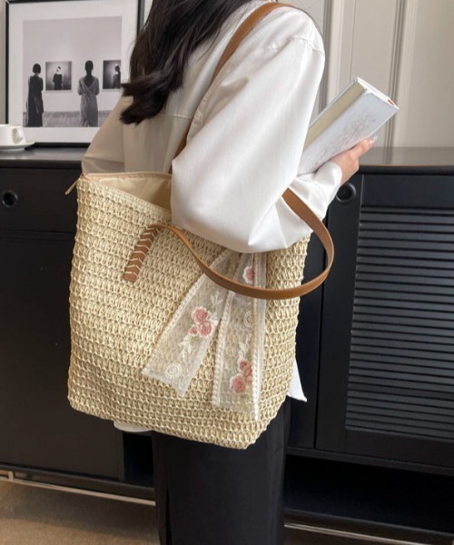 pyornim(ピョルニム)の「【A4サイズ対応】【花柄刺繍リボン付き】 フェイクレザーハンドル カゴトートバッグ 海 夏 プール(トートバッグ・レディース・ベージュ/アイボリー・F)」の5枚目の写真