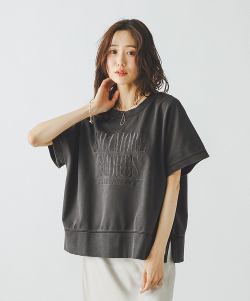 GLOBAL WORK(グローバルワーク)の「ピグメントカレッジプルオーバー6分袖/660939(Tシャツ/カットソー・レディース・グレイッシュベージュ/ダークブラウン/ブルー/ダークグレー・MEDIUM/LARGE)」の2枚目の写真