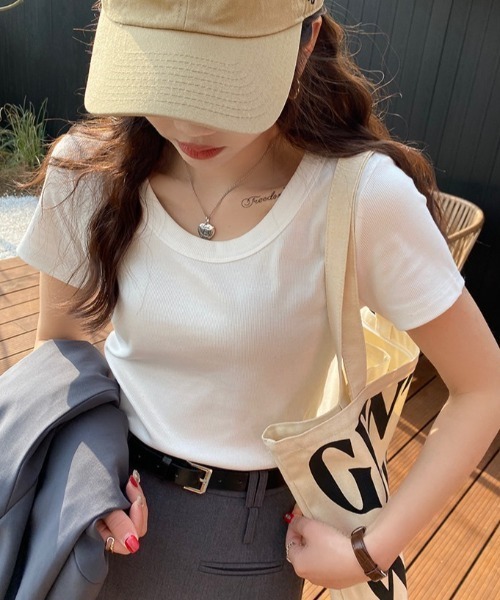 yuue' ( wear )(ユーイ)の「ワイドネックショートリブ半袖Tシャツ(Tシャツ/カットソー・レディース・ブラック/ダークブラウン/ライトグレー/ホワイト・FREE)」の10枚目の写真