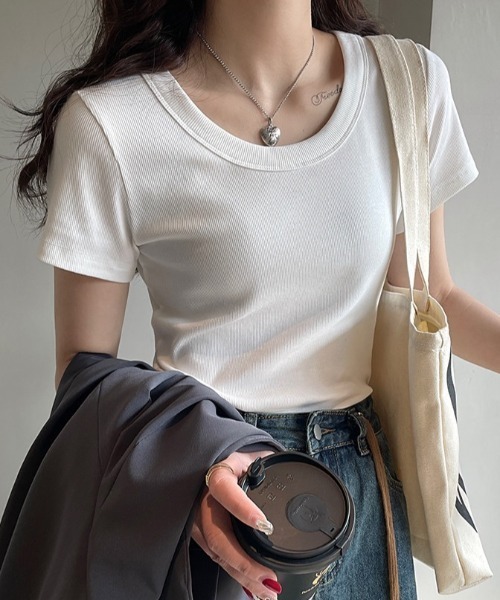 yuue' ( wear )(ユーイ)の「ワイドネックショートリブ半袖Tシャツ(Tシャツ/カットソー・レディース・ブラック/ダークブラウン/ライトグレー/ホワイト・FREE)」の8枚目の写真