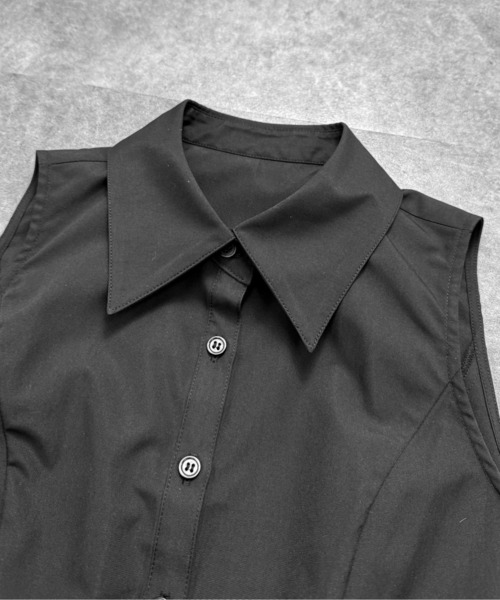 LVEU.(ラブユ.)の「【LVEU.】ノースリーブタイトシャツ / トップス シャツ ノースリーブ タイト レギュラーカラー 無地 モード ゴシック ホワイト ブラック(シャツ/ブラウス・レディース・ブラック/ホワイト・FREE)」の5枚目の写真